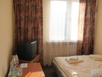 Фото номера Четырехместный номер с собственной ванной комнатой Хостелы Hostel Barbórka г. Турек 3